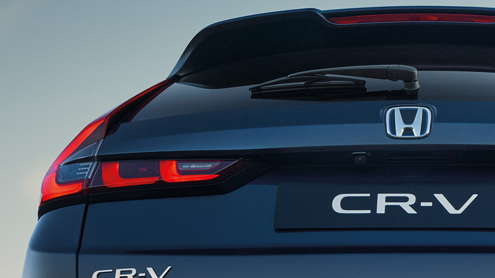 Detailný záber na model Honda CR-V Hybrid zozadu.