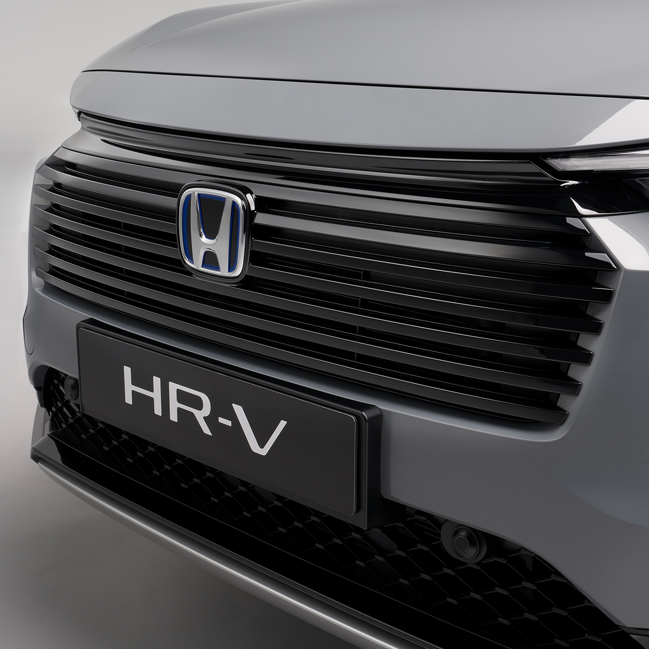 Honda HR-V lesklá čierna predná maska