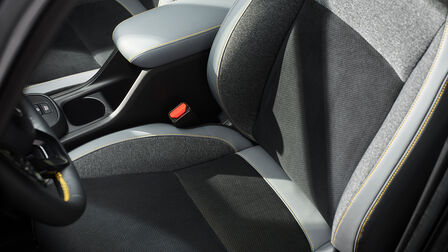 Zatmavené zadné a bočné sklá