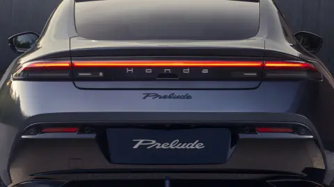 Obrázok palubnej dosky Honda Prelude.