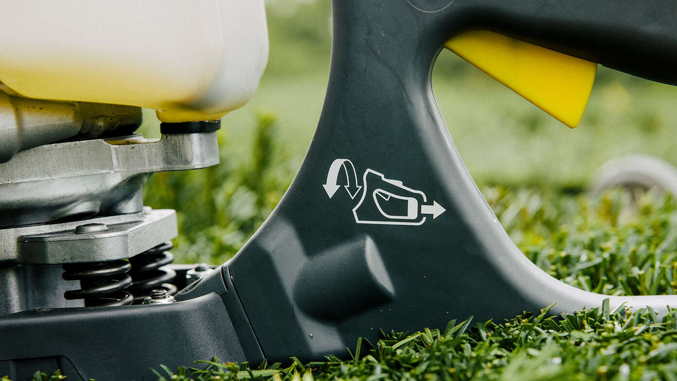 Detailný záber na spínač plotostrihu