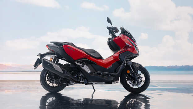 Detailný záber na pneumatiky modelu Dax 125