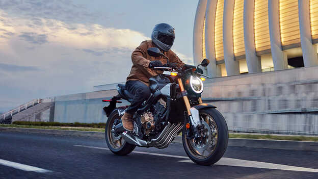 Detailný záber na pneumatiky modelu Dax 125