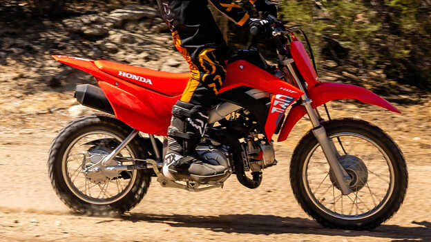 CRF110F – Dvojitý nosný oceľový rám a zosilnená zadná kyvná vidlica