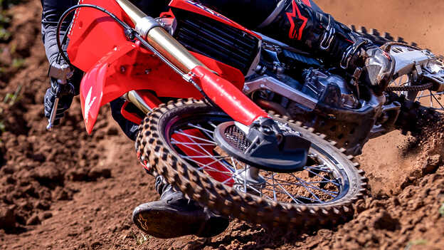CRF250R – prepracované 49 mm obrátené vidlice Showa
