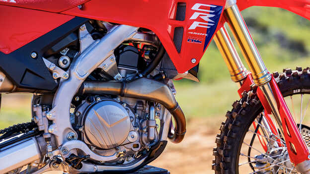 CRF450R – motor Unicam so štyrmi ventilmi a objemom 449,7 cm3