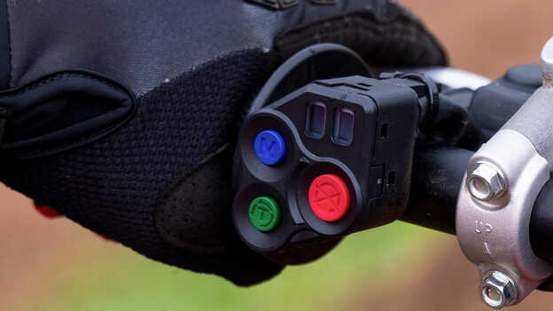 CRF450R – tlačidlo na výber z 3 režimov motora