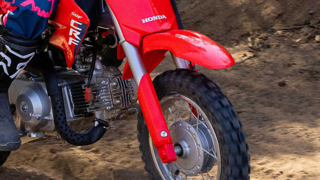 Honda CRF50F – obrátená teleskopická vidlica