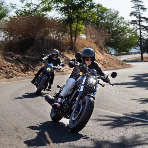 CMX500 Rebel pre dvoch jazdcov